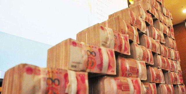17万藏进垃圾桶被扔现金还是存银行好