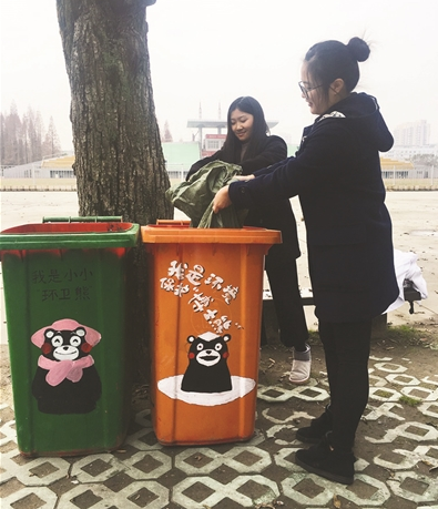 超可愛的校園垃圾桶，引人注意