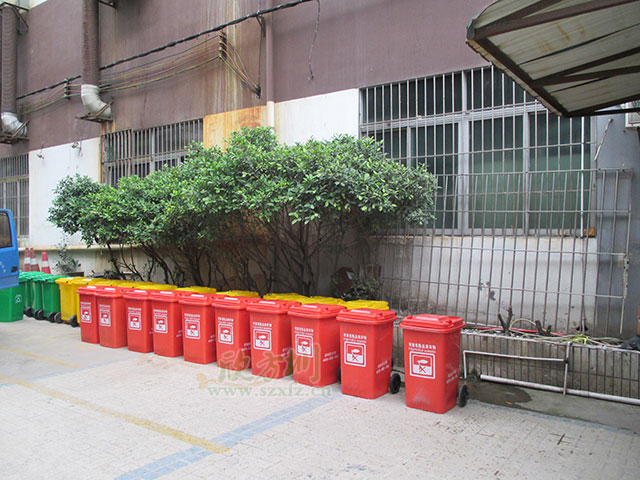  欣方圳塑料环保垃圾桶 走进赤壁物业小区