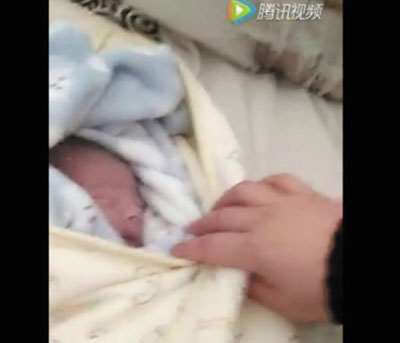 痛心，大連一女嬰剛出生兩個(gè)小時(shí)就被棄垃圾桶