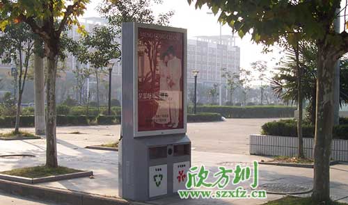   广告垃圾箱惊艳亮相广东汕头街道。
