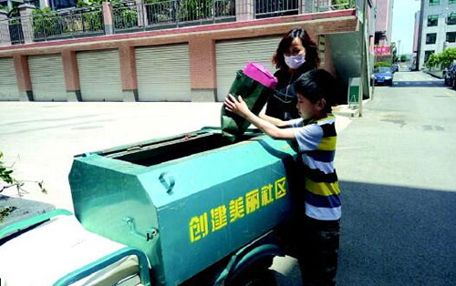徐家河社区用垃圾车替代垃圾箱