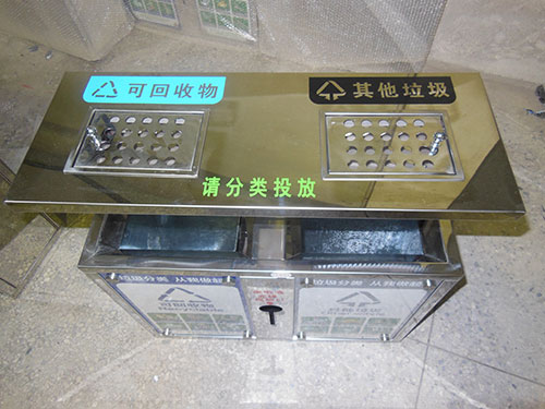 欣方圳不锈钢果皮箱亮相东莞厚街