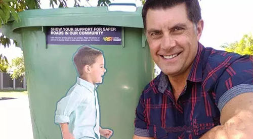 行車安全出奇招：垃圾桶上貼安全標(biāo)識(shí)，提醒司機(jī)‘不要超速’