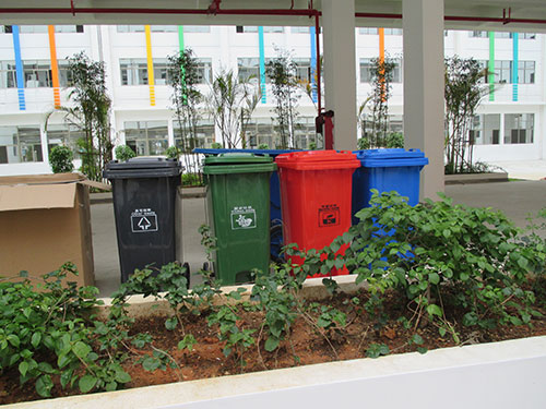     越来越多的欣方圳塑料垃圾箱走向荆州市政街道