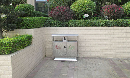 校園沒有垃圾桶，反而更整潔