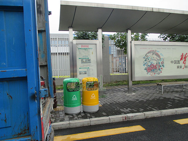 提升城市环境 香格里拉引进欣方圳玻璃钢垃圾桶