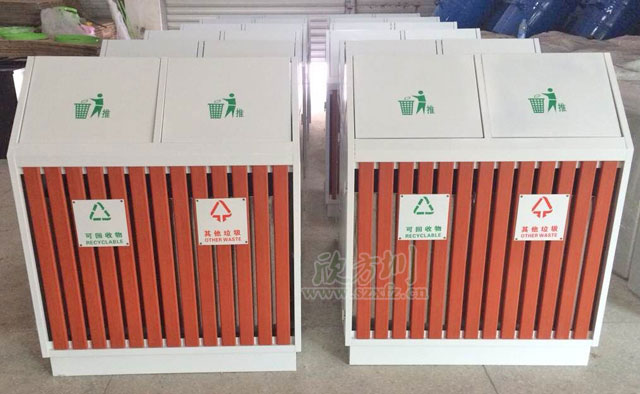 户外钢木垃圾桶坚固耐用 有效维护市容环境
