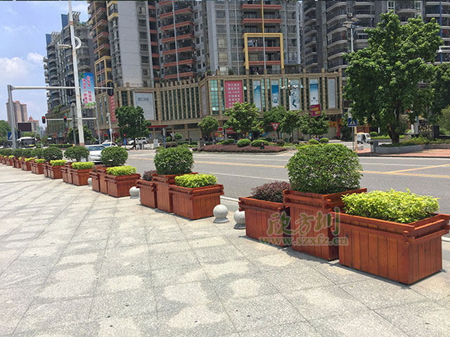 欣方圳塑木花箱 取代广西梧州市道路隔离带