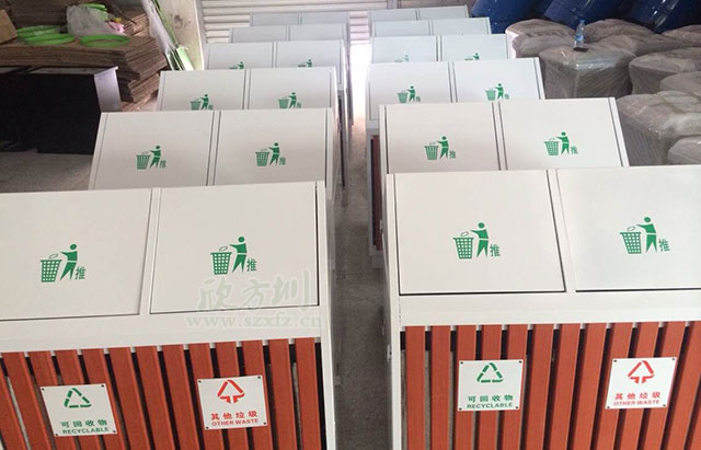 户外钢木垃圾桶坚固耐用 有效维护市容环境