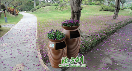  园林景区环保的选择，玻璃钢带花盆垃圾桶
