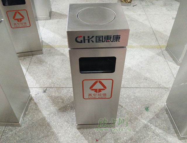 商场不锈钢垃圾桶工厂生产图