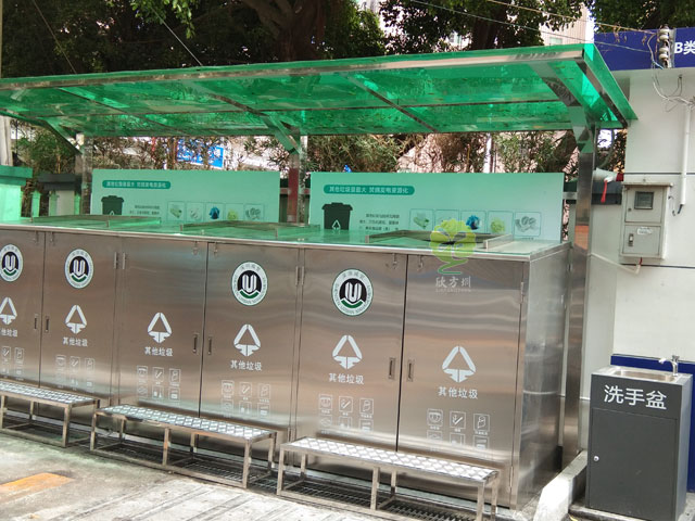 深圳龙华小区不锈钢垃圾分类亭配套大型脚踏垃圾桶