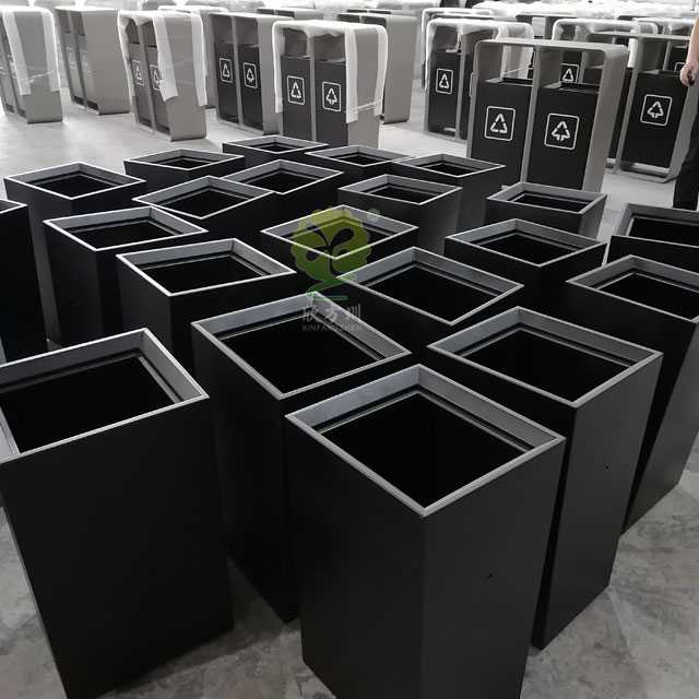 提升公共空间品质，深圳金属垃圾桶助你一臂之力
