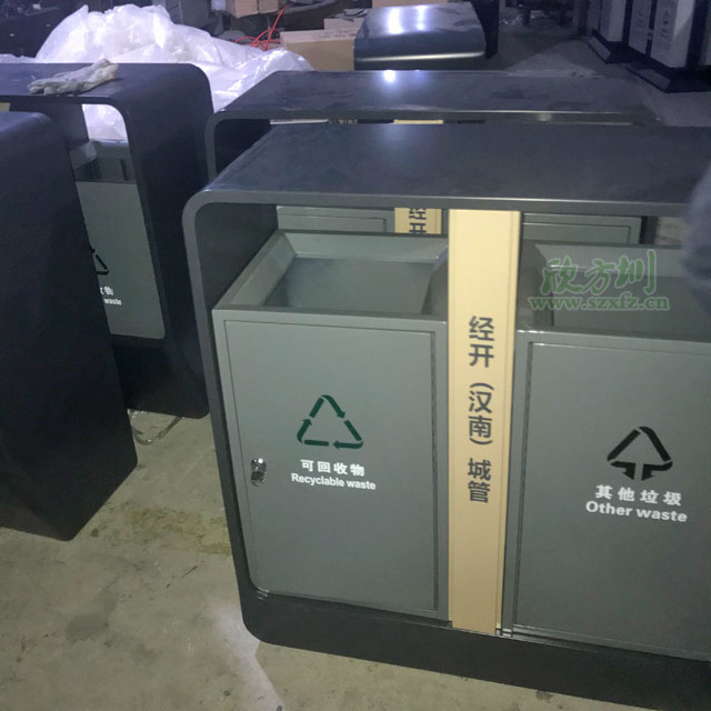 户外钢制环卫垃圾桶工厂制作成品图