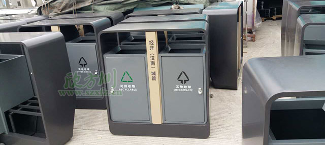 户外钢制环卫垃圾桶工厂批量生产图