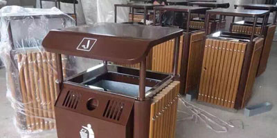 户外单桶钢木垃圾桶工厂批量生产图