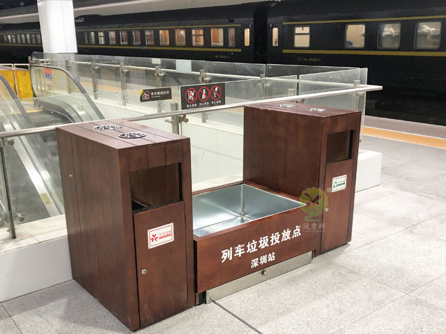 列车站台仿木花箱组合垃圾桶