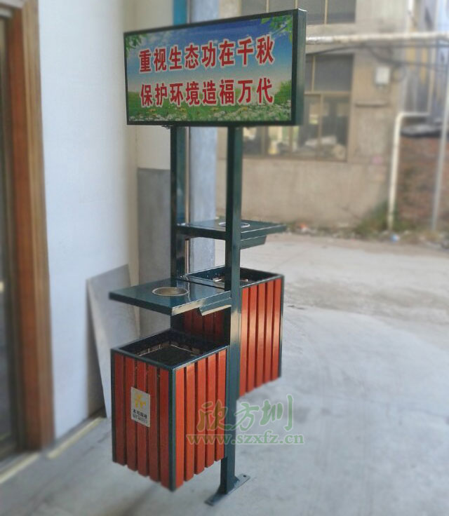 带广告牌的G44小区户外钢木分类垃圾桶