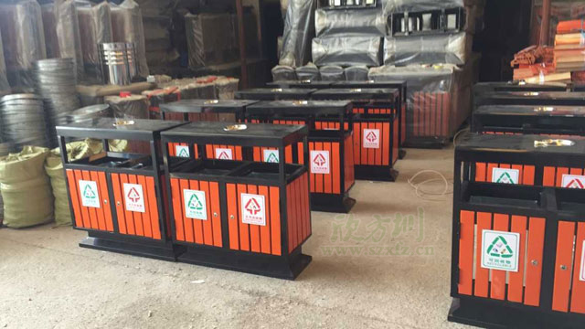 社区户外钢木分类垃圾桶工厂批量生产图