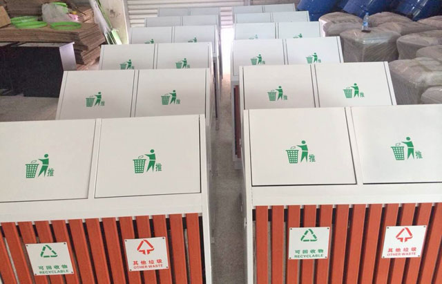 户外摇盖分类钢木垃圾桶工厂生产图