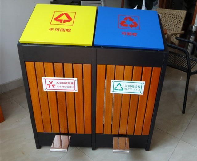 脚踏式环保钢木分类垃圾桶工厂生产图