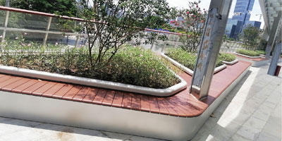 前海合作区跨街公园G9天桥廊桥景观不锈钢花池座椅街区竹木坐凳