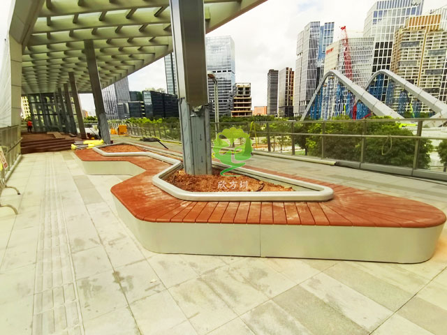 前海合作区跨街公园G9天桥廊桥景观不锈钢花池座椅街区竹木坐凳