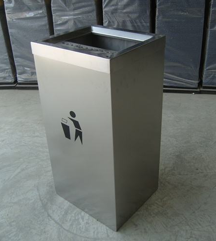 您知道輕軌上面為什么沒有垃圾桶嗎？