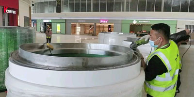 深圳机场卫星厅不锈钢景观花箱现场安装图
