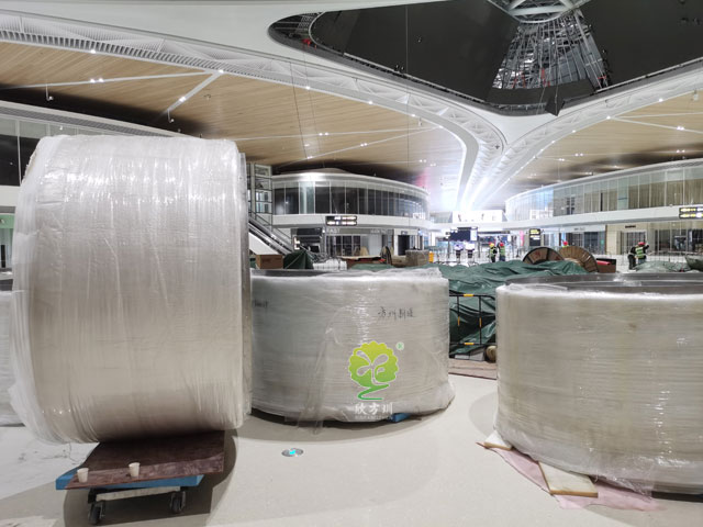 深圳机场卫星厅不锈钢烤漆大花盆发光景观花箱