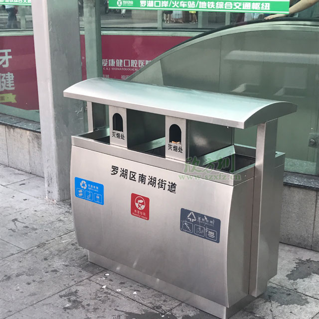 深圳罗湖火车站不锈钢三分类垃圾桶摆放图