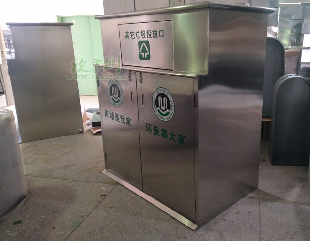 环卫不锈钢资源回收箱工厂生产图