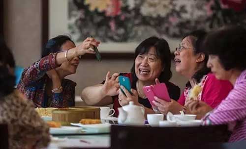 書報亭、早餐車，甚至垃圾桶都有二維碼“身份證”了。