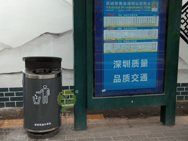 市政道路其他垃圾桶公交站其他垃圾收集容器户外公交站摆放实景图