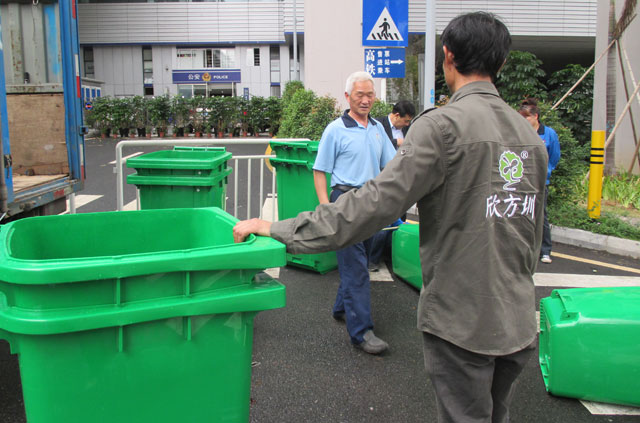 深圳嘉葆润房地产订购塑料环保垃圾桶