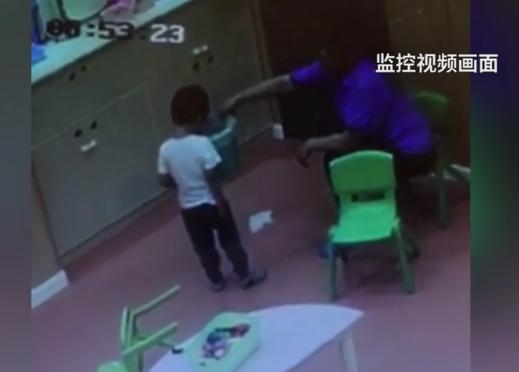 垃圾桶给孩子擦嘴丧失的不仅是人格和良知