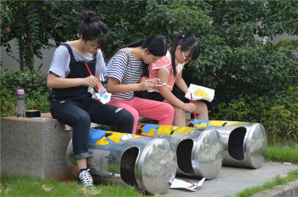 南航学校小黄人垃圾桶萌萌哒