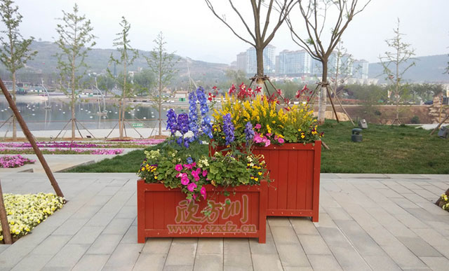 欣方圳木质花箱 让天津小区绿意常在