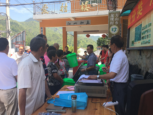 农村垃圾桶进浙江方山改善户外环境